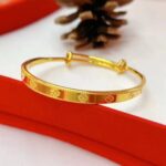 Gold Clover Motif Minimalist Bangle Bracelet - Image 2