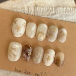 Handmade Short Press-On Nails with Gilded Finish - Image 4
