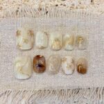 Handmade Short Press-On Nails with Gilded Finish - Image 3