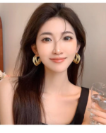 Gold Metal Hoop Earrings – Retro Elegant Design - Image 3