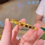 Gold Clover Motif Minimalist Bangle Bracelet