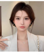 Gold Metal Hoop Earrings – Retro Elegant Design - Image 5