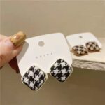 Textured Retro Stud Earrings – Elegant Metal Earrings - Image 3