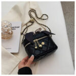 Rhombus chain shoulder crossbody mini square bucket bag - Image 6