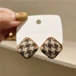 Textured Retro Stud Earrings – Elegant Metal Earrings - Image 7