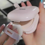 Novo Setting Powder: Oil-Control, Long-Lasting, Waterproof Perfection for All Skin Types – Ideal for Mixed Oily Skin. A Must-Have Touch-up Solution for ladies